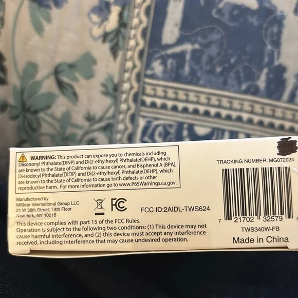 Iridescent True Wireless Earbuds - Picture 6 of 7